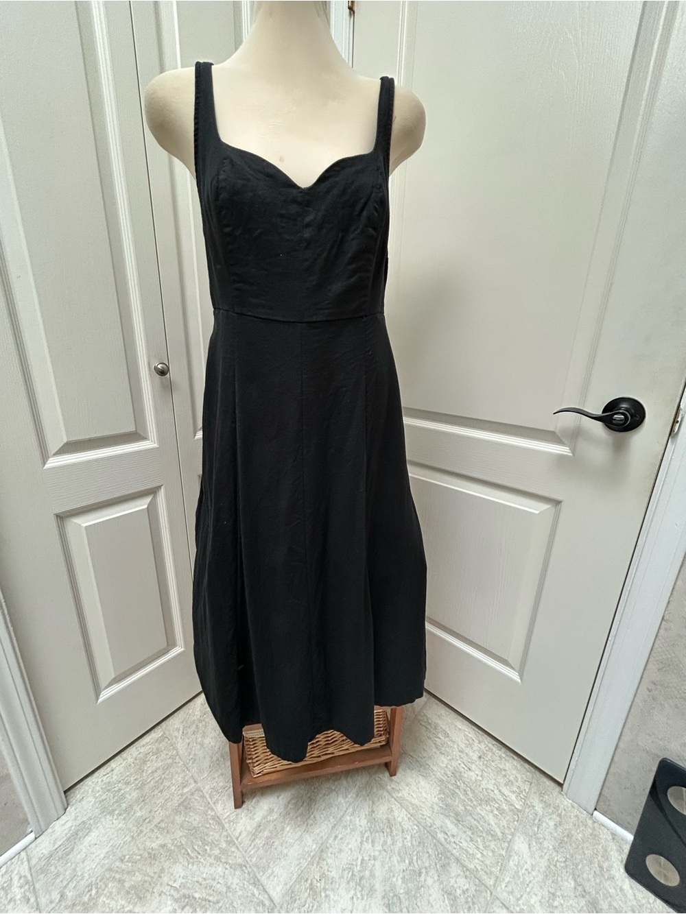 Old Navy Black Sleeveless Midi Dress with Sweetheart Neckline